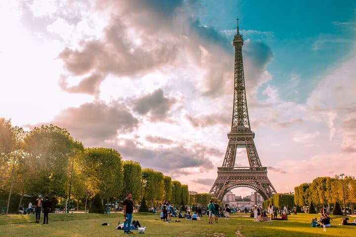 Discover Paris’ most Photogenic Spots with a Local