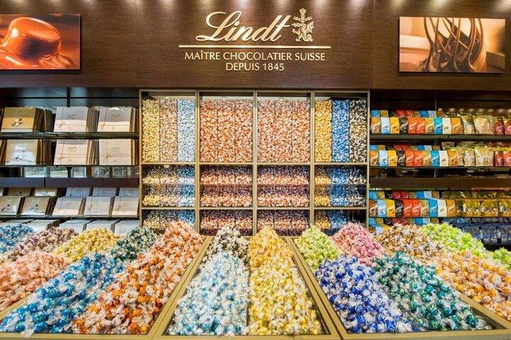 LINDT Home of Chocolate, Cruise On Lake Zurich And Old Town Walking Tour