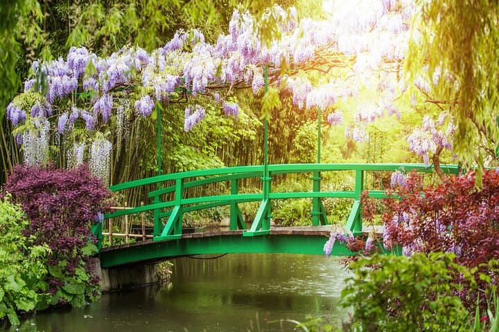 Giverny Monet's Home & Versailles Palace Day Trip from Paris