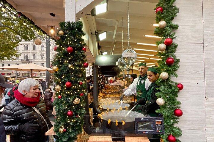 Private Budapest Christmas Market Tour with Chimney Cake & Mulled Wine