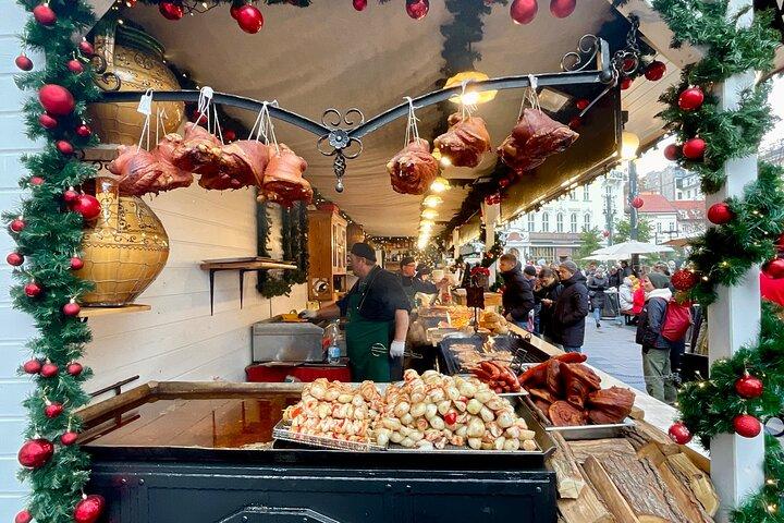 Private Budapest Christmas Market Tour with Chimney Cake & Mulled Wine