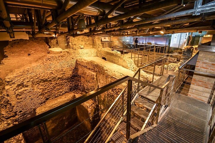 Immersive Underground and Piazzas Tour in Rome