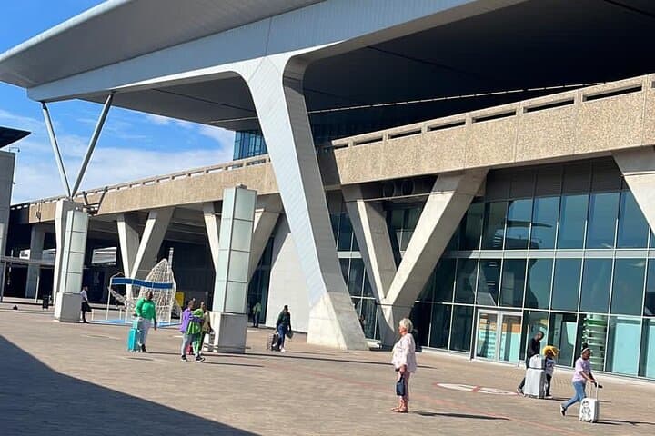 Cape Town airport transfer TO or FROM airport
