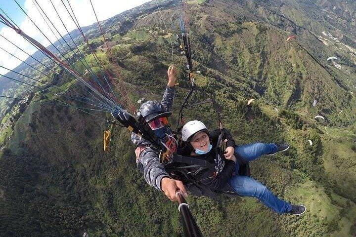 Paragliding over Medellin with HD Video and Pickup