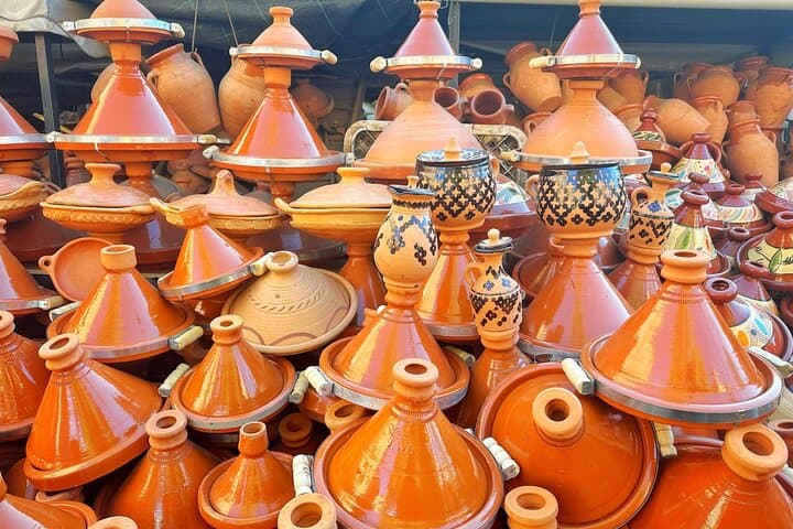 Marrakech: Souks & Foundouks Guided Walking Tour by Locals