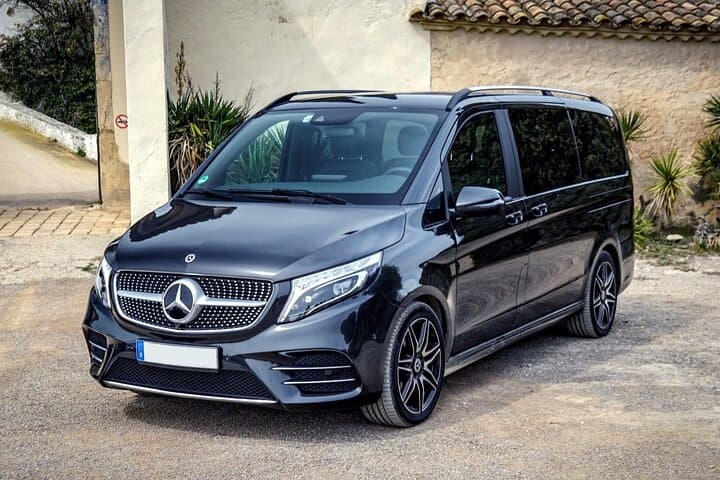 Departure Transfer: Cape Town to CPT Airport in Luxury Van