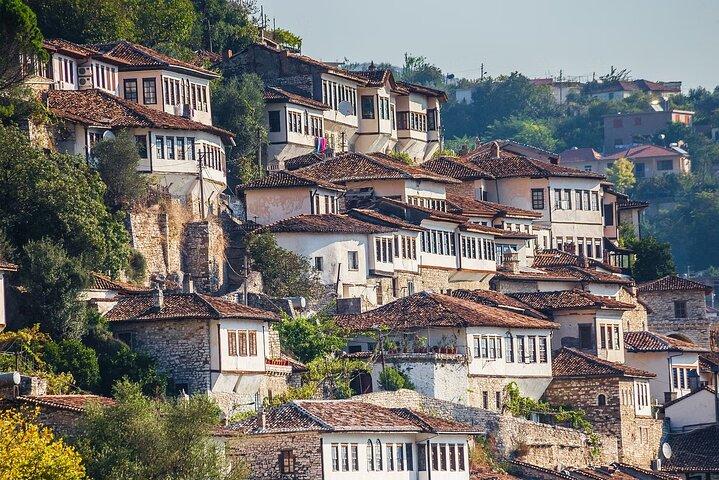 From Tirana: Berat UNESCO Full-Day Tour and Belshi Lake