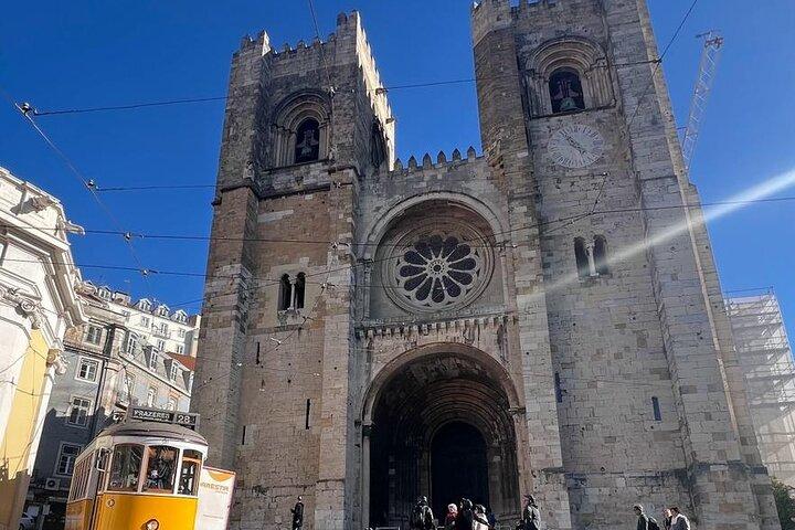 Private Eco Tuk Tuk Tour of Lisbon