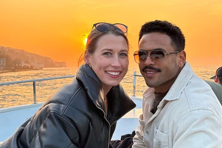 Istanbul Bosphorus Sunset Luxury Yacht Cruise with Transfers