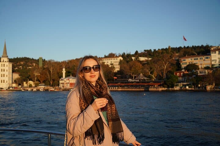 Istanbul Bosphorus Afternoon Cruise with Guide & Turkish Coffee