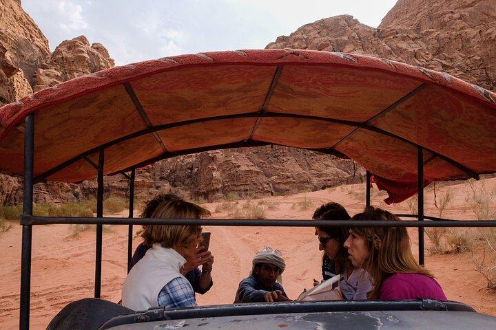 4 hours Jeep tour in Wadi Rum with Bedouin guide. Including lunch, water and tea