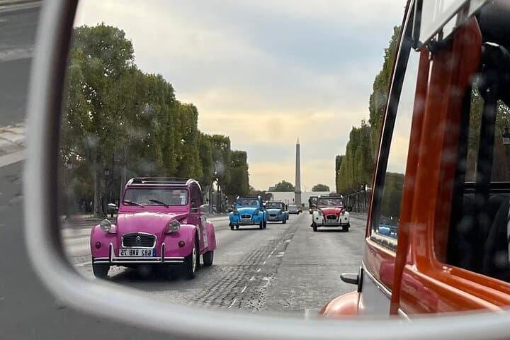 Private tour Paris Sightseeing 2 hours in Citroën 2CV