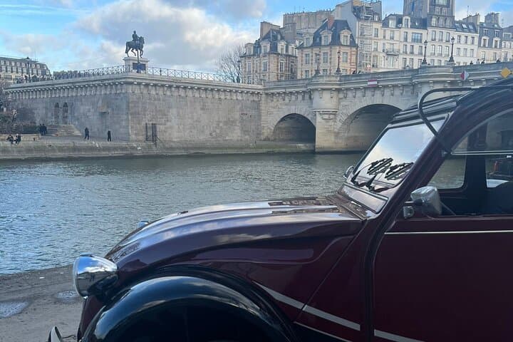 Private tour Paris Little-known places 2 hours in Citroën 2CV