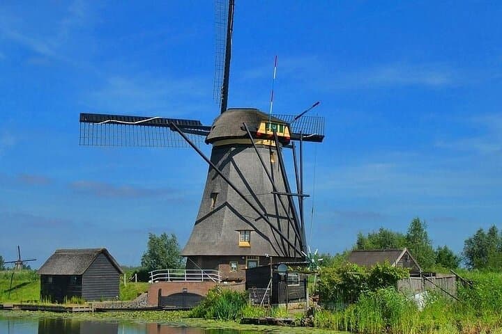 Private day tour of Rotterdam and Zaanse Schans by car