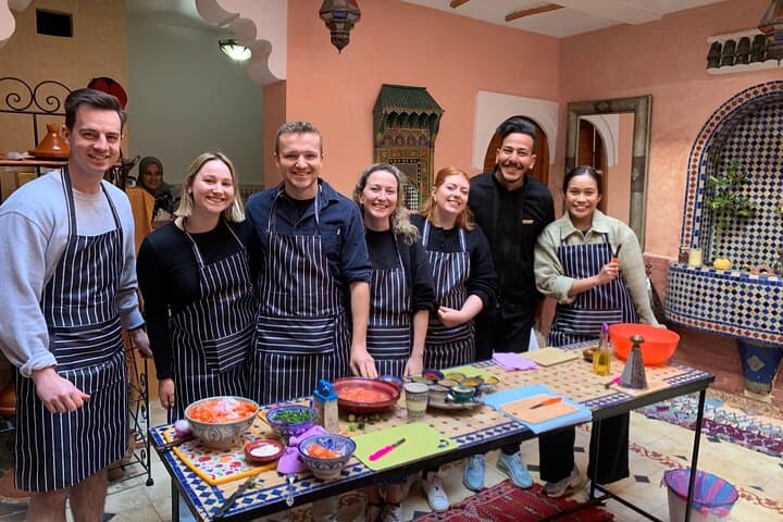 Cooking class with a Moroccan family