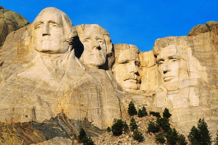 5-Day Yellowstone and Mount Rushmore Tour from Salt Lake City