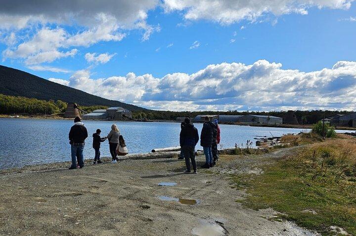 Escondido and Fagnano Lake Tour with Guide in Ushuaia