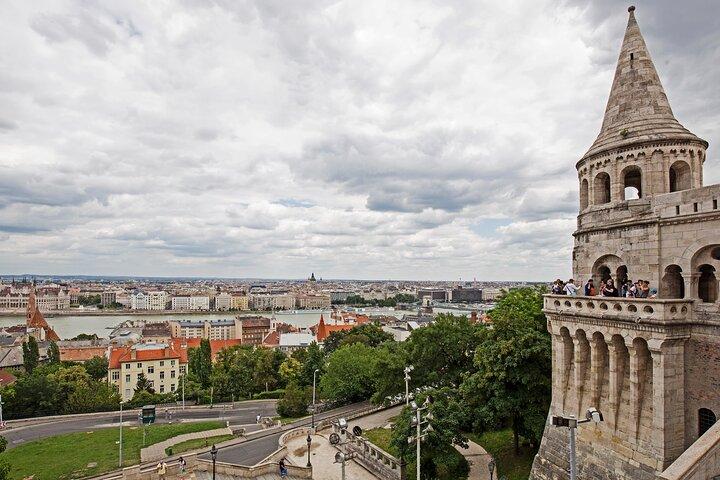 Private Buda Castle Walk with Entry to Matthias Church