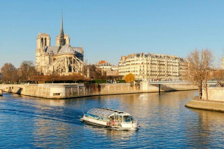 VIP Paris in a Day: Montmartre, Louvre, Île de la Cité, Cruise