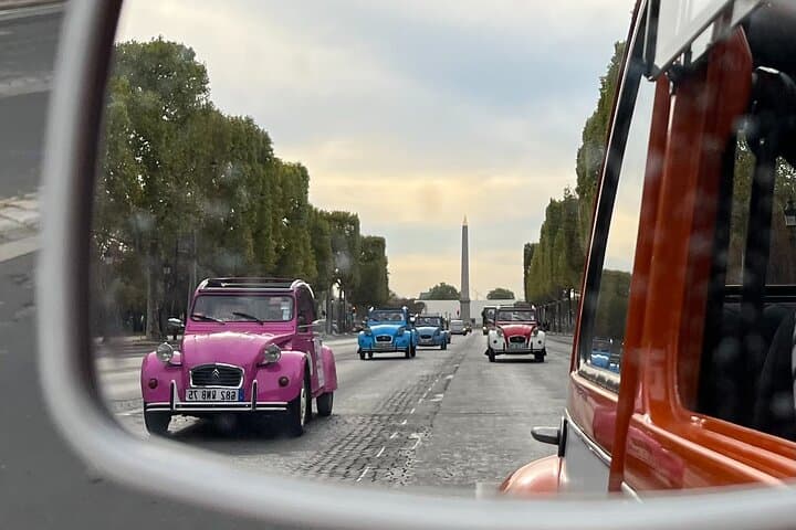Private tour Paris Little-known places 2 hours in Citroën 2CV