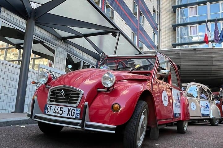 Private tour Paris Sightseeing 2 hours in Citroën 2CV
