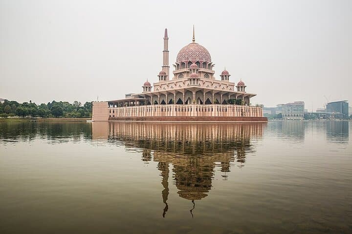 Putrajaya Tour From Kuala Lumpur Includes Batu Caves