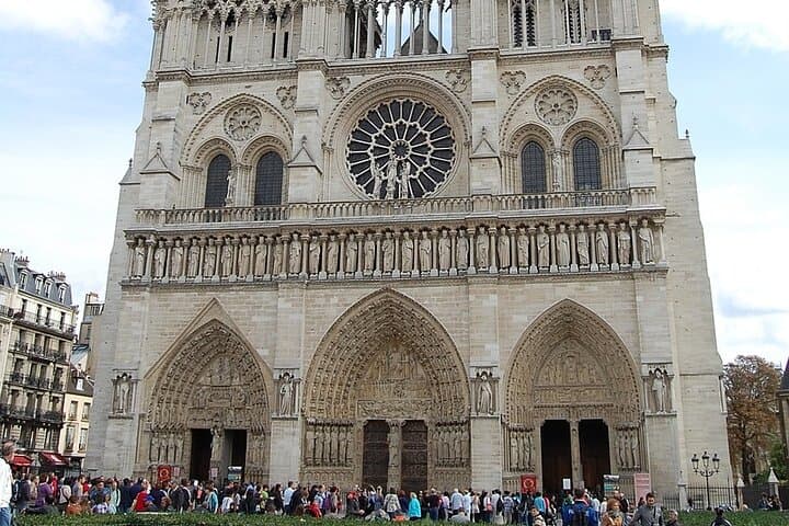 Paris : Private Custom Walking Tour with A Guide (Private Tour)
