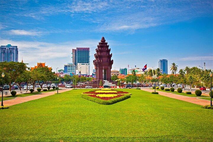 Koh Dach Silk Island and Phnom Penh Full Day Private Tour