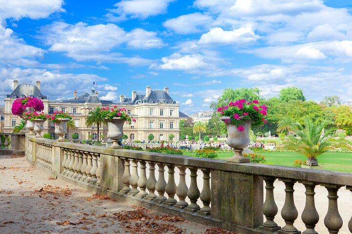 Paris Private Classical Walk: From Eiffel Tower to Notre Dame