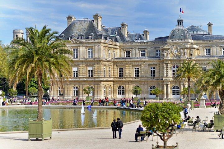 Paris Private Classical Walk: From Eiffel Tower to Notre Dame