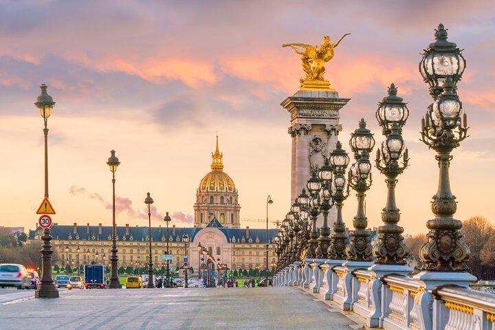 Walking Tour of Paris Old Town and Seine River Cruise