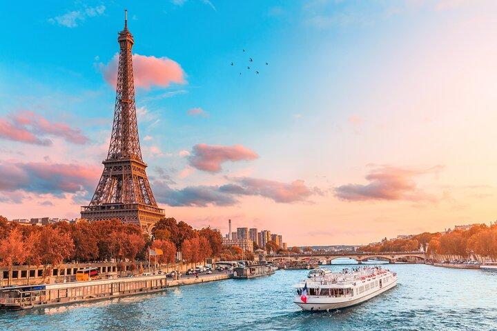 Walking Tour of Paris Old Town and Seine River Cruise
