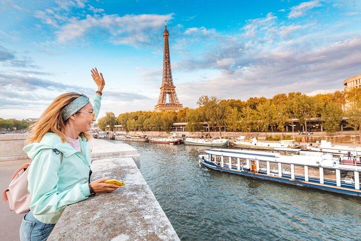 Walking Tour of Paris Old Town and Seine River Cruise