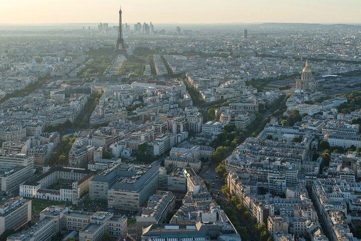 Paris highlights sightseeing tour with private Transportation
