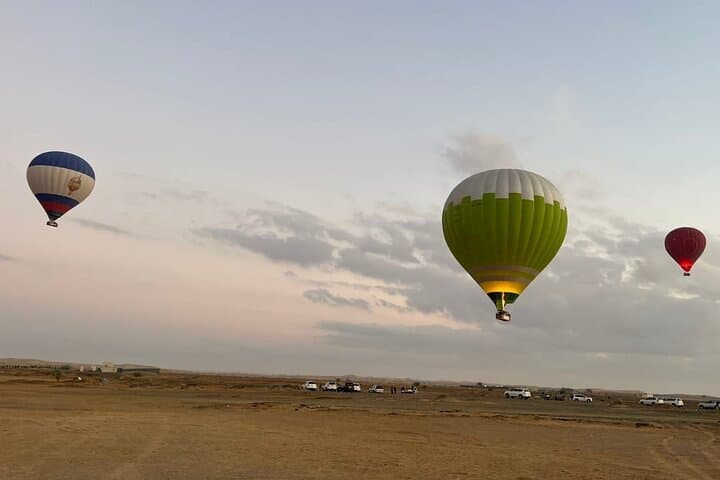 Dubai: Sunrise Hot Air Balloon Tour including Pick n Drop