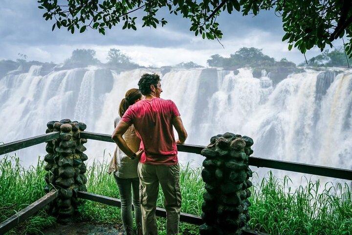 Victoria Falls : Scenic Day Tour, Lunch & Helicopter Flight