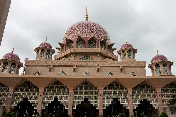 Private Kuala Lumpur City Tour Including Putrajaya & Batu Caves
