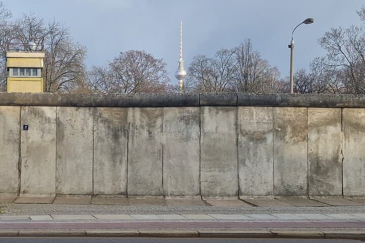 Walking on the Wall: 3-Hour Tour in Berlin