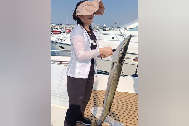Dubai Deep Sea Fishing 4 hours + BBQ of Catch