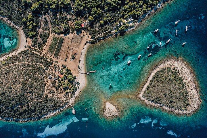 From Split: Small-Group Blue cave & 5 Islands tour by Speed boat