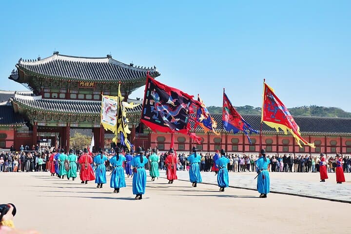 Small-Group Seoul Tour with Gyeongbokgung Palace (hotel pick-up)
