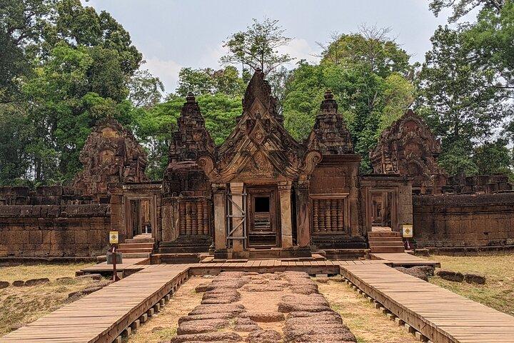 Banteay Srei, Kbal Spean & Beng Mealea Tour with Airport Transfer