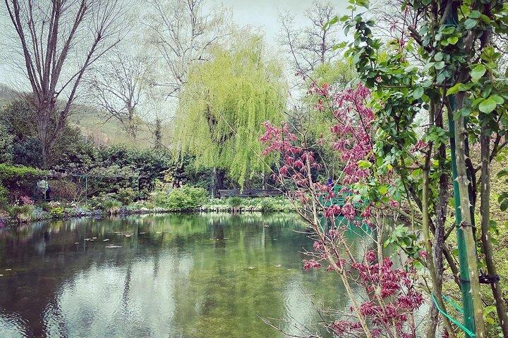 Private Transfer From Paris to Bayeux & Caen with stop in Giverny