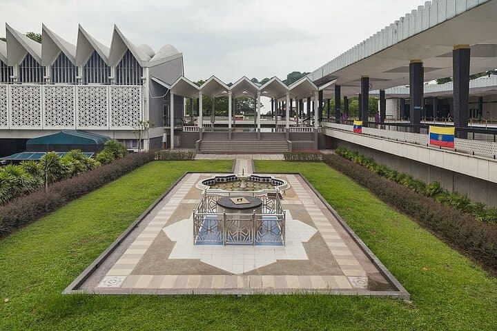 Kuala Lumpur Sightseeing City Tour (8 hours)