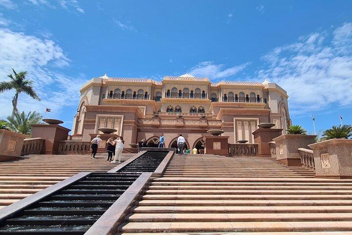 Abu Dhabi City Tour with Gold Coffee: A Taste of Luxury & Culture