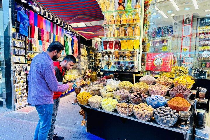 Walking Tour with local Friend and Discover Old Dubai