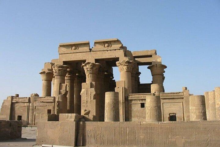 Aswan: Edfu and Kom Ombo Day Tour with Luxor Transfer
