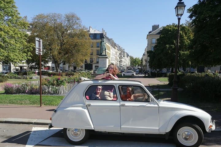 Private 1 hour tour of Versailles in a Vintage Car (2CV)