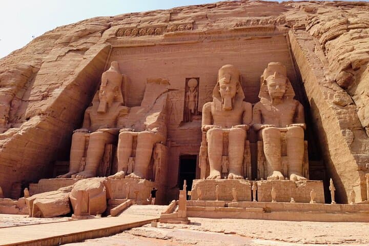 Private Day Trip to Abu Simbel Temple with Guide from Luxor