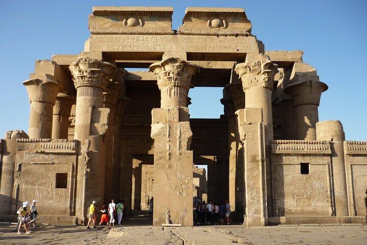 Aswan: Edfu and Kom Ombo Day Tour with Luxor Transfer